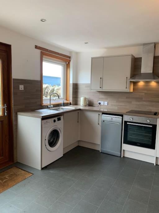Cladach Cottage - Seafront Isle of Whithorn Экстерьер фото